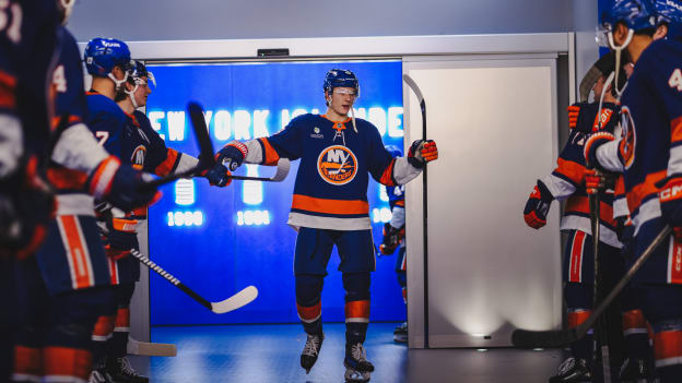 20251227_NYI_NYR_WALKOUTS_WARMUPS-10