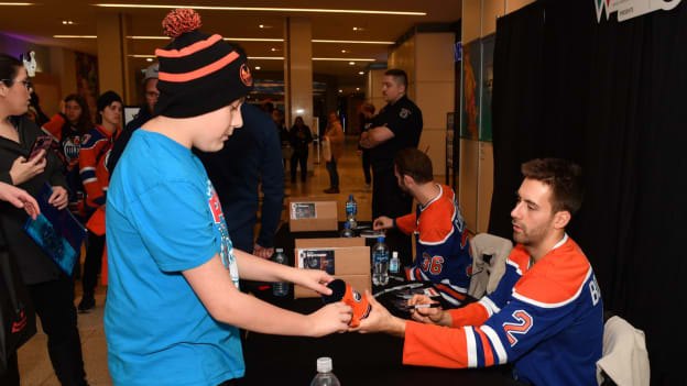 West Edmonton Mall Autograph Session