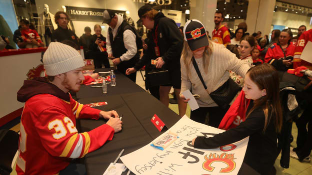 20260223_Flames Autograph Session_ 0005 DM