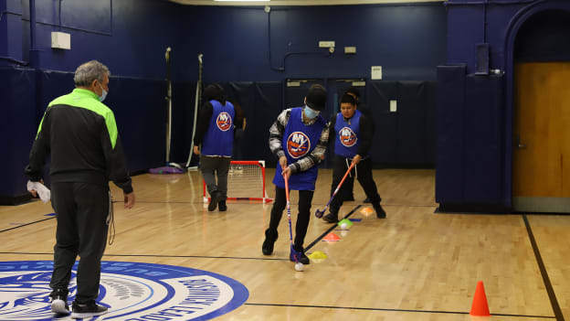Islanders Floorball: Bushwick Leaders High School