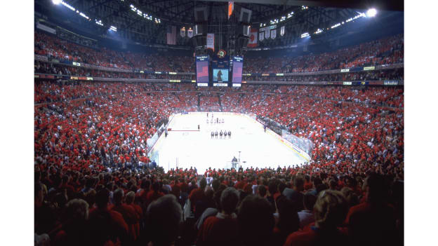 1990s-sea-of-red-cup-final-gallery