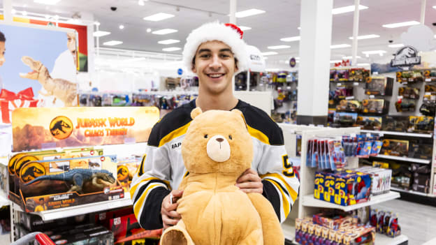 11-08-2024_DLE_Boston Bruins Holiday Toy Shopping41