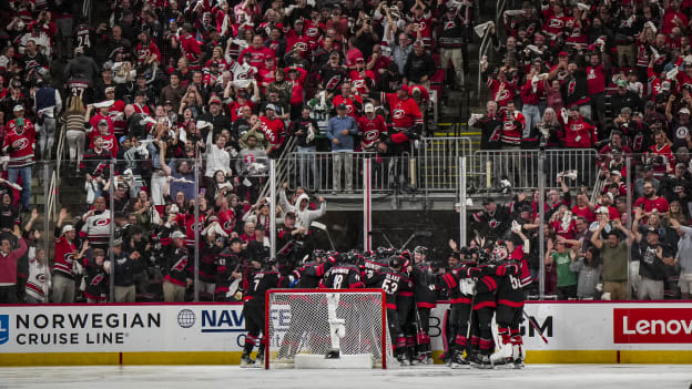 32_250429_CARvsNJD_RD1_GM5_JL102181
