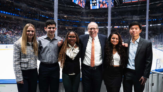 20250410_NYI_NYR_SCHOLARSHIPS-12