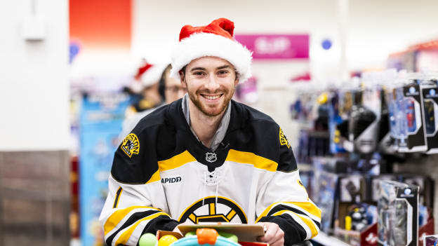 11-08-2024_DLE_Boston Bruins Holiday Toy Shopping10