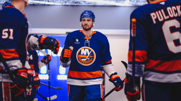 20251227_NYI_NYR_WALKOUTS_WARMUPS-18