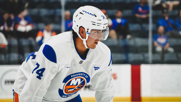 20250919_NYI_TRAININGCAMP_JOHNSTON-25