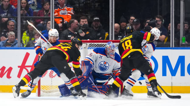 Edmonton Oilers v Vancouver Canucks