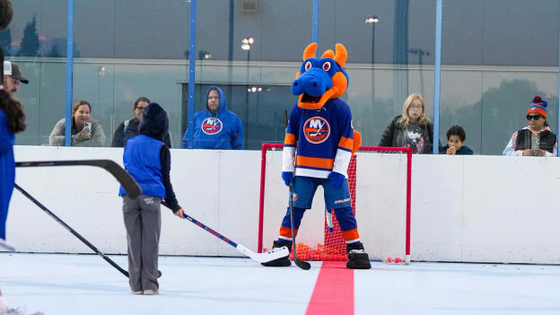 PHOTOS: Try Street Hockey for Free with Girl Scouts of Nassau County