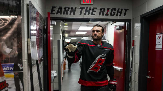 10_250420_CARvsNJD_RD1_GM1_JL205040