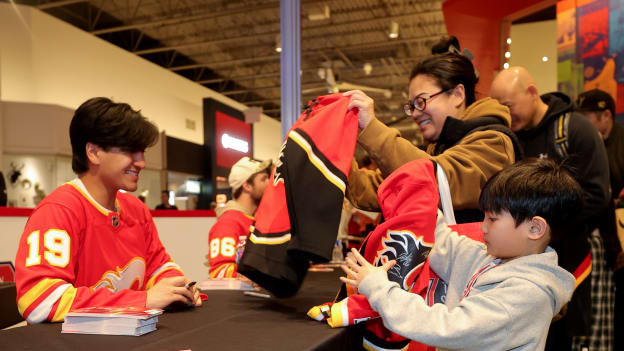 20260223_Flames Autograph Session_ 0025 DM