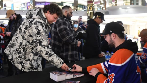 West Edmonton Mall Autograph Session