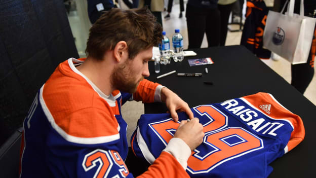 West Edmonton Mall Autograph Session