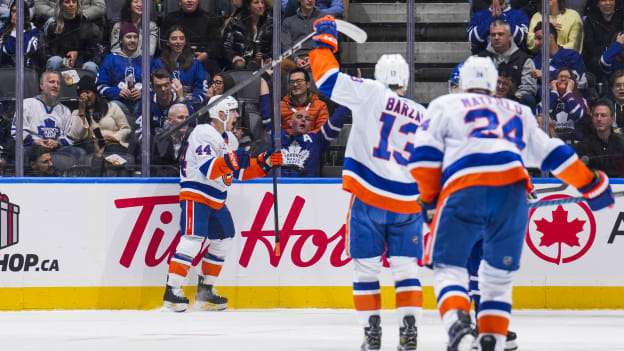 UBS Postgame Photos: Islanders 6, Maple Leafs 3