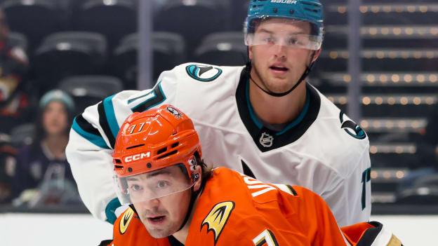 20250929_Sharks_Ducks_Robinson_0158