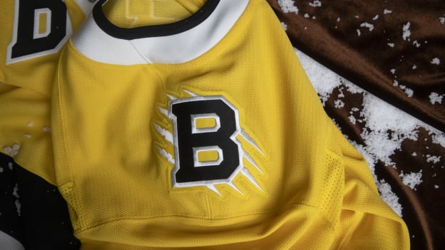 2025_11_19_NHL_StadiumSeries_Bruins_Product_001178
