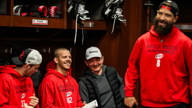 20_65406422_250304_CAR@DET_Morning_Skate_Mentors_JL207433