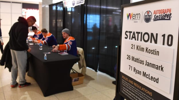 West Edmonton Mall Autograph Session