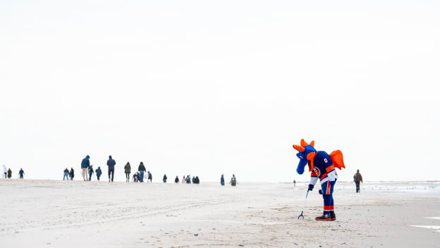 20260407_BeachCleanUp-16