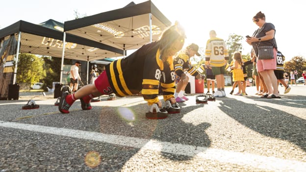 20250905_dle_bruins fan fest hanover33