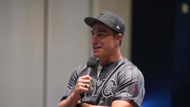 PHOTOS: Anders Lee Throws First Pitch at Mets Game