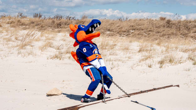 20260407_BeachCleanUp-29