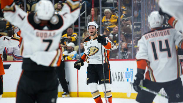 18343154_Anaheim_Ducks_v_Pittsburgh_Penguins_Andrew_Taylor_(Greenfly)_20231031_021814