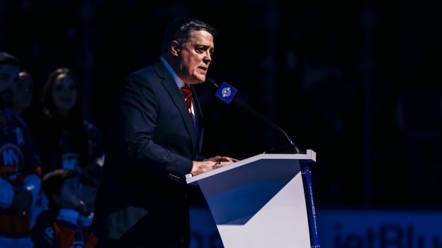 20251213_NYI_TBL_LAFONTAINE_CEREMONY-15