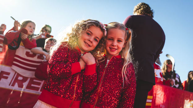 20251011_C_OF_RED_MOMENTS_RED_CARPET_FLAEF8A6002BK