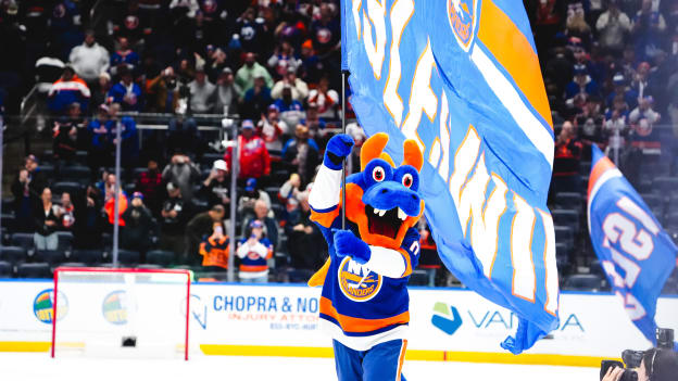 20251016_ NYI_EDM_WARMUP-40