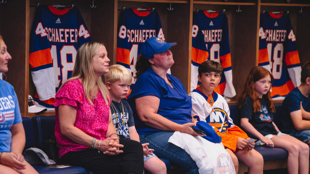 20250804_SCHAEFER_JERSEY_REVEAL_LOCKERROOM_BATCH1-22