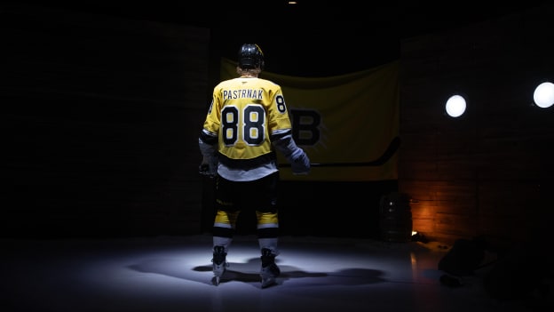 2025_12_03_NHL_StadiumSeries_Bruins_Player_090