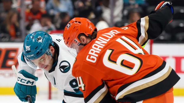 20250929_Sharks_Ducks_Robinson_0444