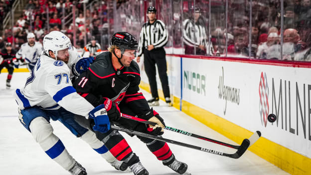 26388341_Tampa_Bay_Lightning_v_Carolina_Hurricanes_Andrew_Taylor_(Greenfly)_20241012_014209