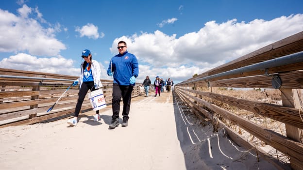 20260407_BeachCleanUp-12