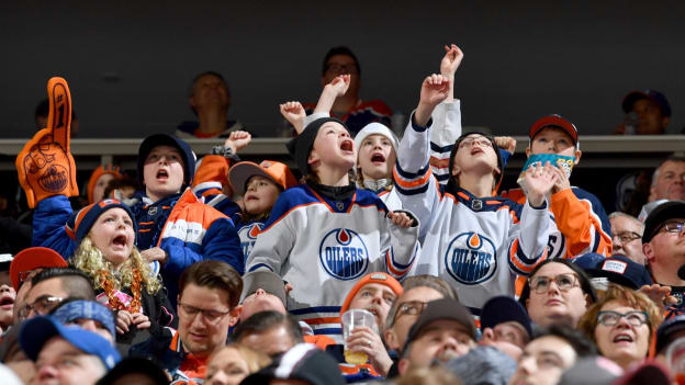 GALLERY: Oilers vs. Avalanche