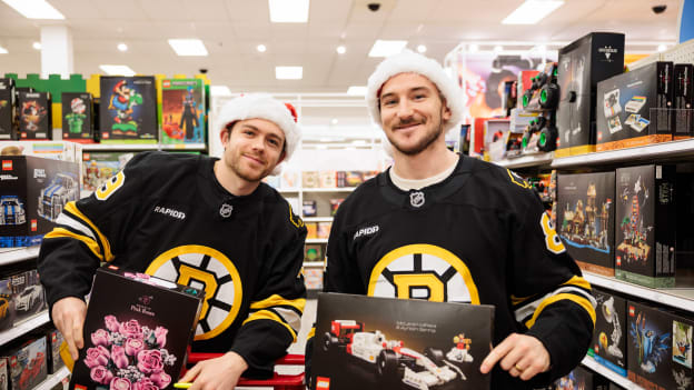 20251110_NG_Bruins_HolidayShopping_088