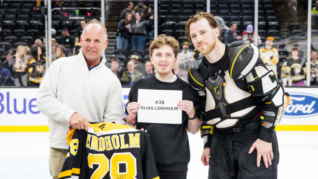 04-15-2025_DLE_Boston Bruins Shirts Off Our Backs Night16