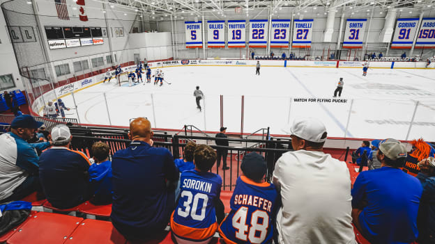 20250919_NYI_TRAININGCAMP_JOHNSTON-32