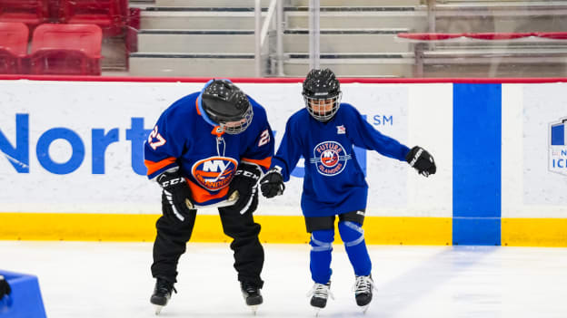 PHOTOS: Islanders Learn to Play