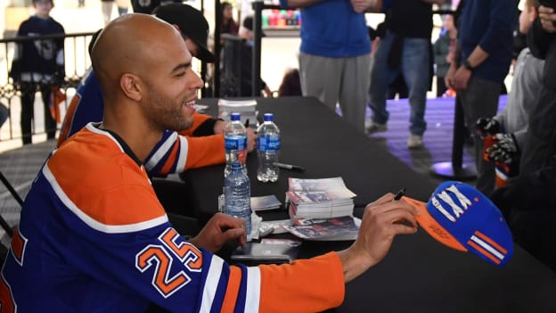 West Edmonton Mall Autograph Session