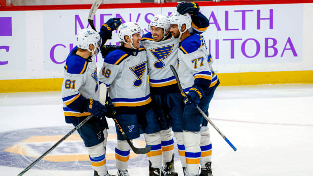 Blues begin road trip with victory in Winnipeg