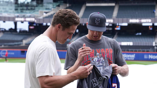 PHOTOS: Anders Lee Throws First Pitch at Mets Game