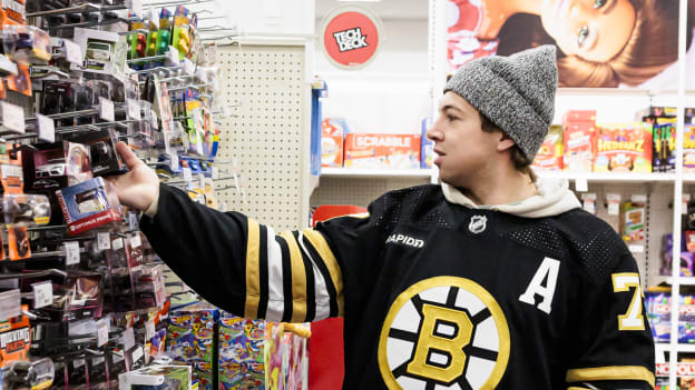 11-29-2023_DLE_Boston Bruins Toy Shopping56