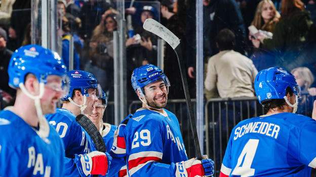 Boston Bruins v New York Rangers