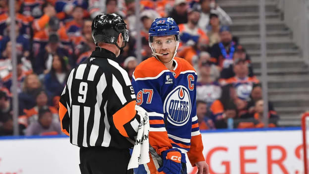 776312032_AD053_Kings_v_Oilers
