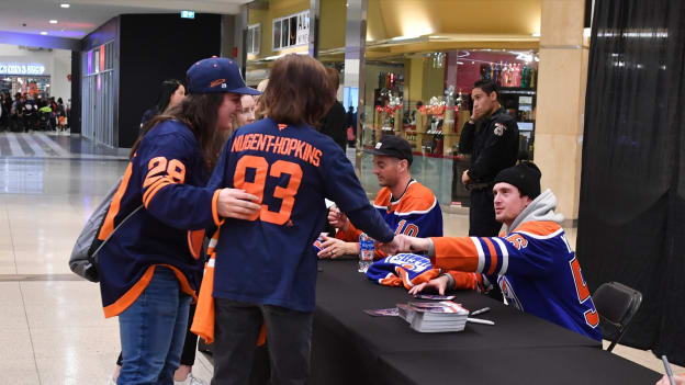 West Edmonton Mall Autograph Session