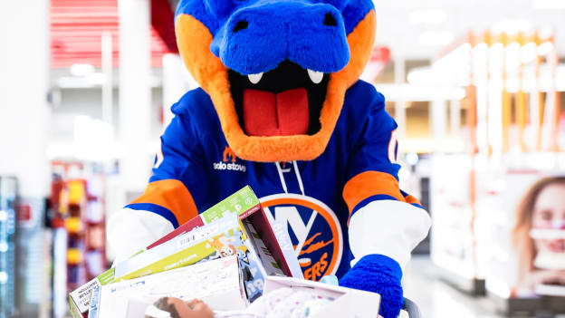 PHOTOS: Islanders Wives and Girlfriends Shop for Holiday Hospital Visits