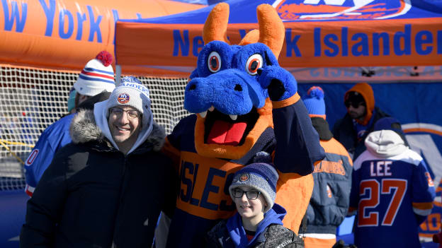 PHOTOS: Islanders Stadium Series