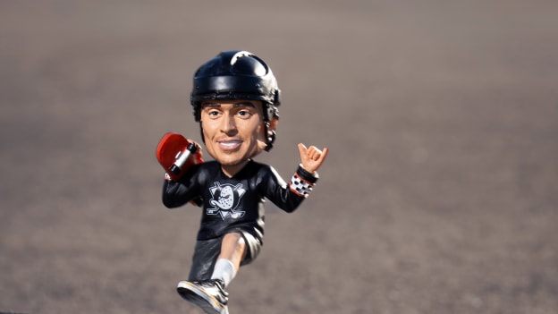 965f9e37-5129-405e-88f2-2fdf0e0d41d12025-26_ADHC_Vans_Teemu-Bobblehead-IMGS_15